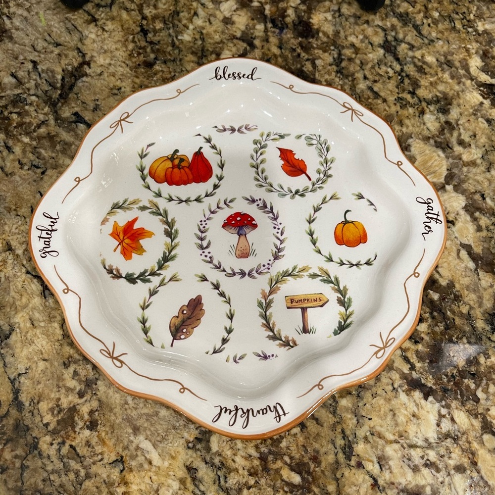 Potter’s Studio 8” scalloped fall harvest autumn Plate - Brand new!